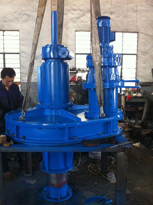 悬挂式中心传动刮泥机